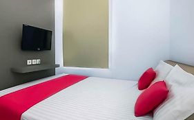 RedDoorz Near Stasiun Lawang