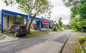 RedDoorz Near Stasiun Lawang